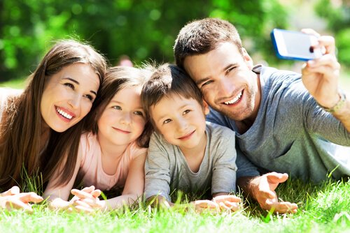 Hijos en redes sociales: ¿Cuáles son los peligros?