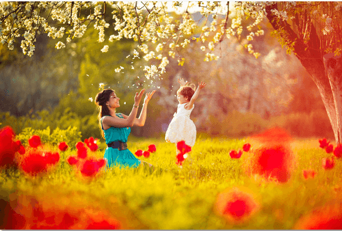 madre-jugando.con-su-hija