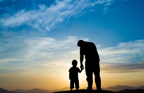 padre-enseña-a-su-hijo