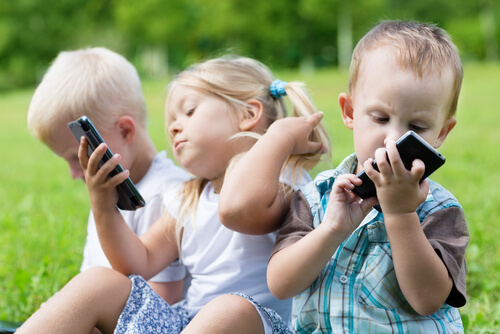 ¿Cuál es la edad y las condiciones para que nuestros hijos tengan su primer Smartphone? ¿Cuál es la edad y las condiciones para que nuestros hijos tengan su primer Smartphone?