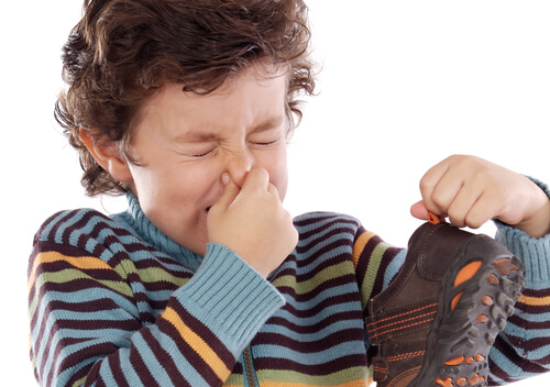 10 trucos para que las zapatillas de los niños huelan bien