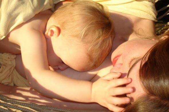 Le cerveau flou pendant l'allaitement est comparable aux effets de la tétanalgésie sur le bébé.