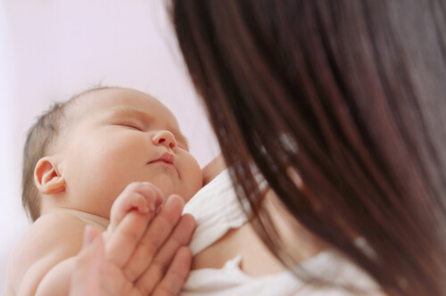 ¿Asustada por la llegada del bebé? Guía para los primeros días