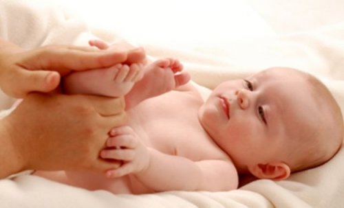 Beneficios-de-los-masajes-para-los-bebés