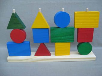 Jeu pour enfants avec des couleurs et des formes.