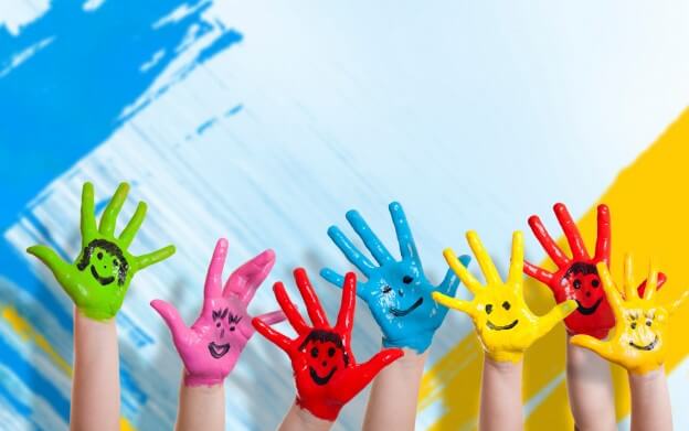 Enseña a los niños a ser felices, no ricos