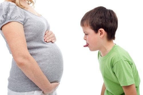 Lidiar con los celos de los niños