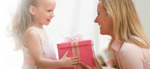 Enseña a tu hijo el auténtico valor de un regalo