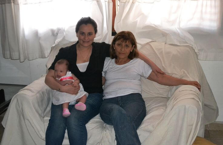 Criar a tu hijo en casa de tus padres