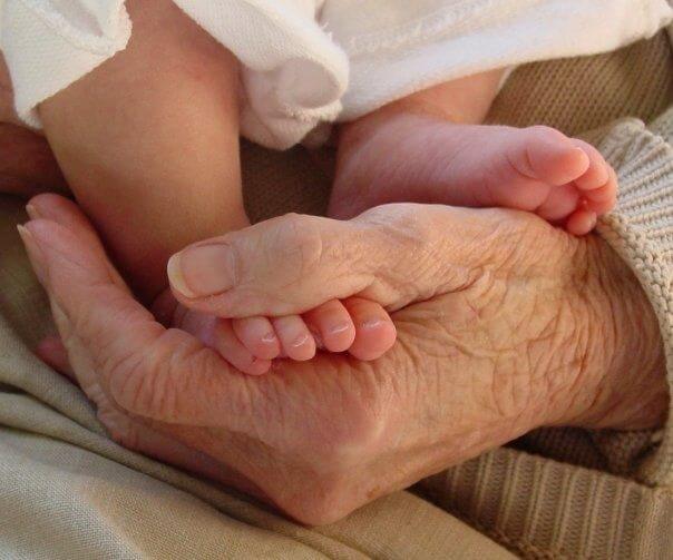 ¿Debería mi hijo vivir con sus abuelos?