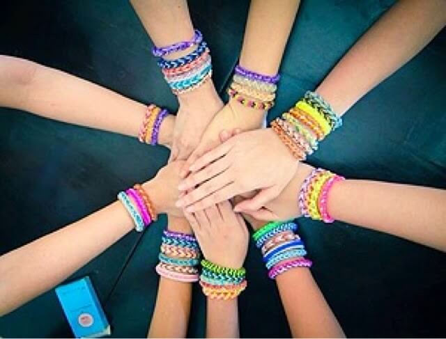 Pulseras elásticas de colores, ¿una moda peligrosa?