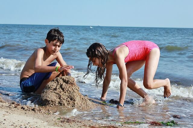 Viajar a la playa con niños. ¿Qué precauciones tomar?