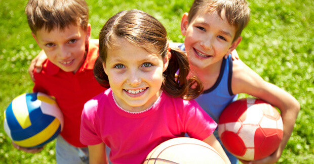 È importante che i bambini giochino e si divertano come una squadra