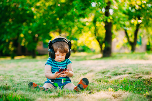 ¿Enseñar al niño con canciones?