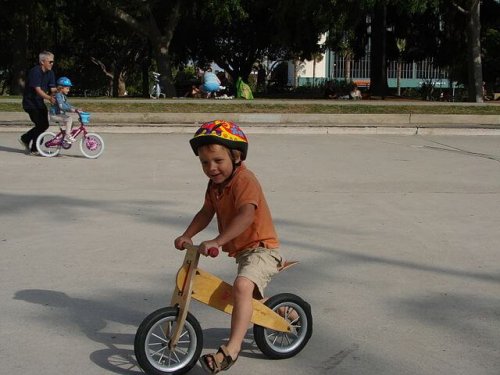 De Jeremy Miles - Another likeabike, CC BY-SA 2.0, https://commons.wikimedia.org/w/index.php?curid=6701840