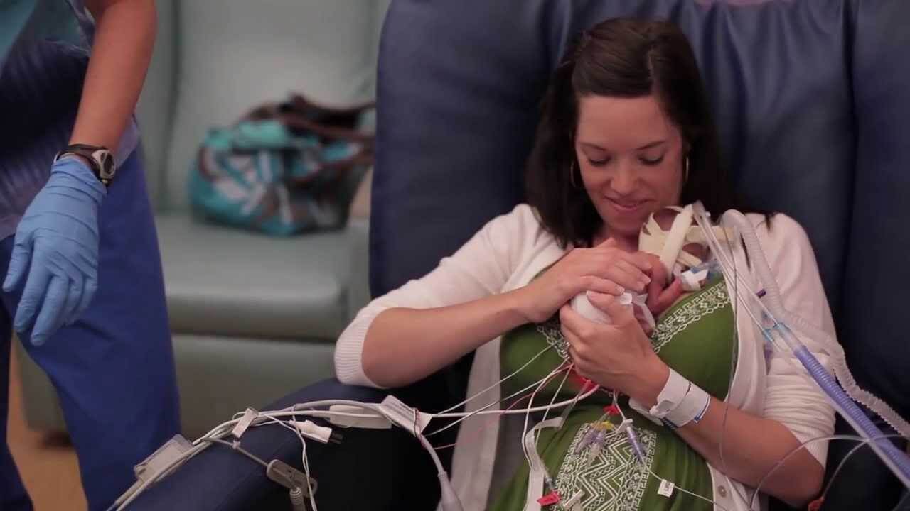 Este vídeo demuestra que el amor fortalece a los bebés prematuros