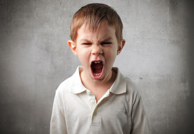 Hablar con un niño enfadado: 8 claves para hacerlo