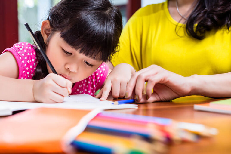 Mejorar la letra de tu hijo depende de ti: 5 claves para ayudarlo