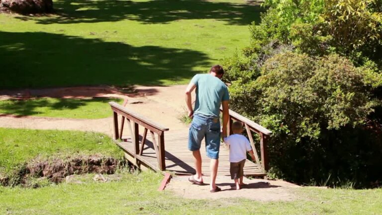 Un buen padre construye puentes hacia el corazón de su hijo y no muros
