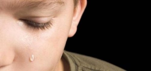 Niño problemático con emociones bloqueadas