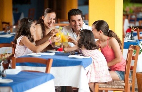 Consejos para comer fuera de casa en familia