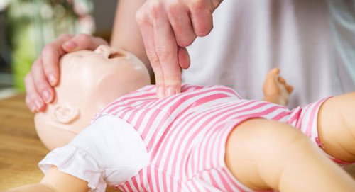 ¿Cómo reanimar a un bebé?