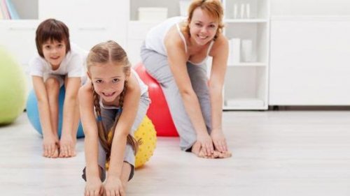 Los aeróbicos para niños deben estar acompañados de un calentamiento previo.