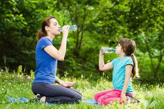 Pediatras alertan sobre la deshidratación