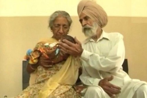 Se estrenan como padres a los 70 años