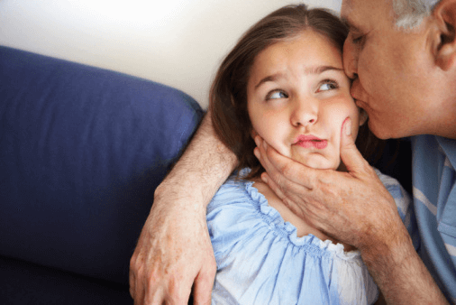 Afecto forzado: ¿Por qué no debes obligar a tu hijo a besar a los adultos?
