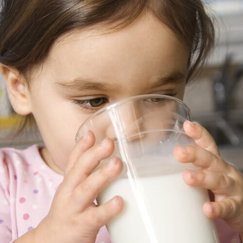 ¿Cómo saber si tu hijo tiene alergia a una comida?