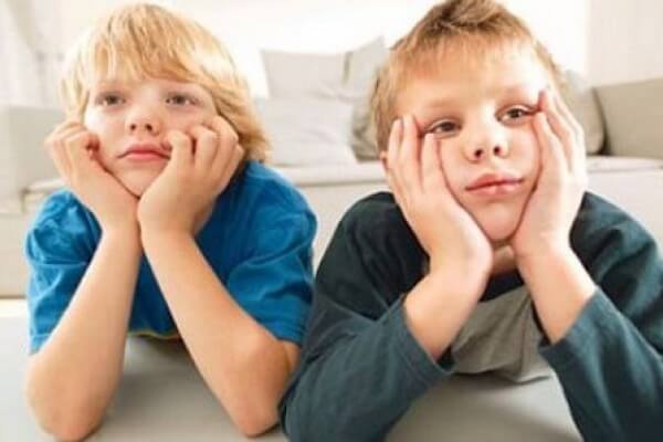 ¿Cómo hacer que mi hijo no se aburra en casa?