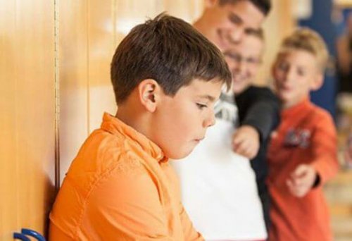Niño sufre acoso escolar