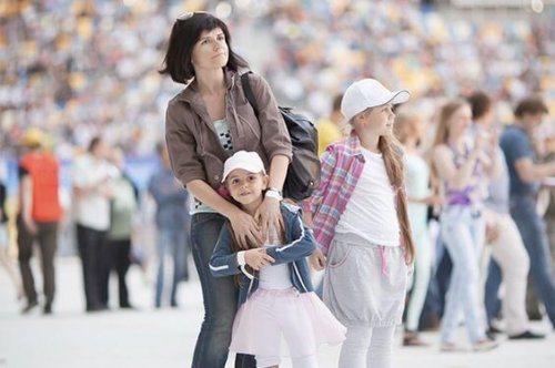 Madre ejerciendo hiperpaternidad