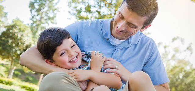 Los beneficios de las cosquillas en los niños