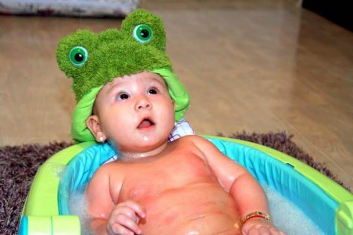 Consejos para bañar a tu bebé por primera vez