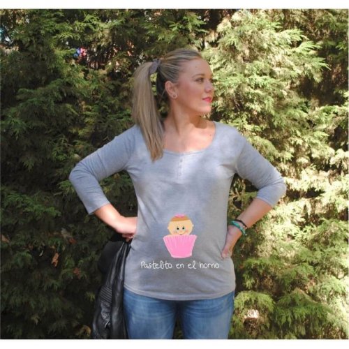 camiseta-embarazada-divertida-pastelito-chica-en-el-horno-larga-gris-800x800