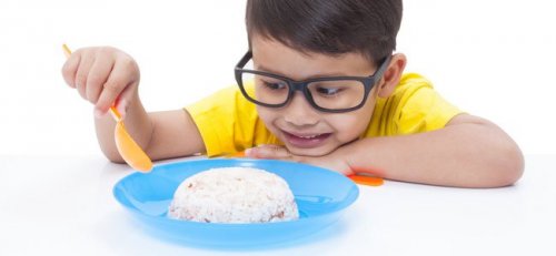 A boy eating rice.