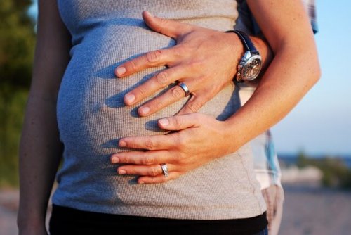 Mamá con papá embarazado