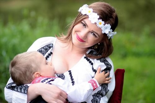 breastfeeding-1350738_640