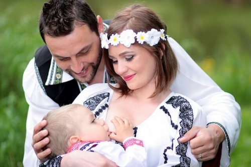 Cómo te puede ayudar tu pareja mientras amamantas a tu hijo