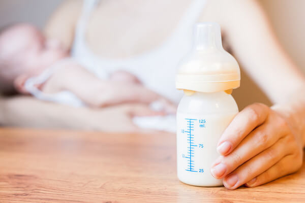 biberón de leche para bebé