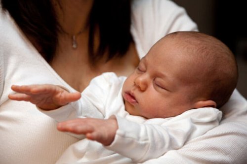 El contacto físico con el bebé es beneficioso