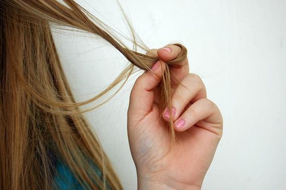 Mèche de cheveux d'une femme.