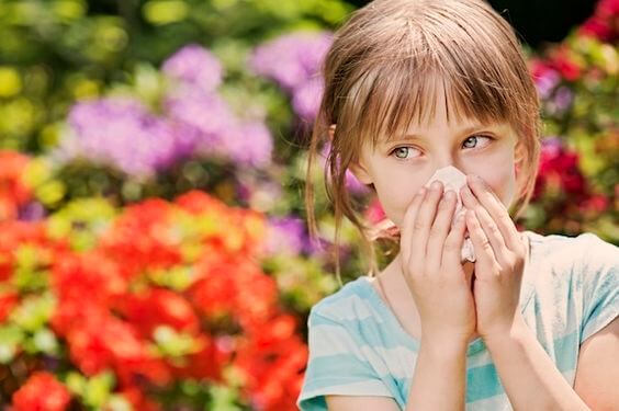 ¿Cómo evitar la rinitis alérgica en los niños?