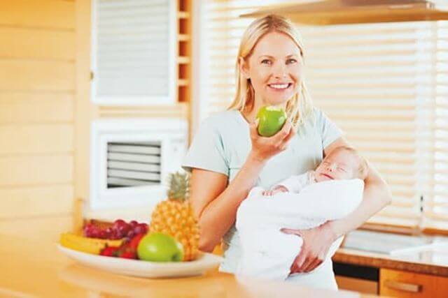 Consejos para comer mientras estás amamantando a tu bebé