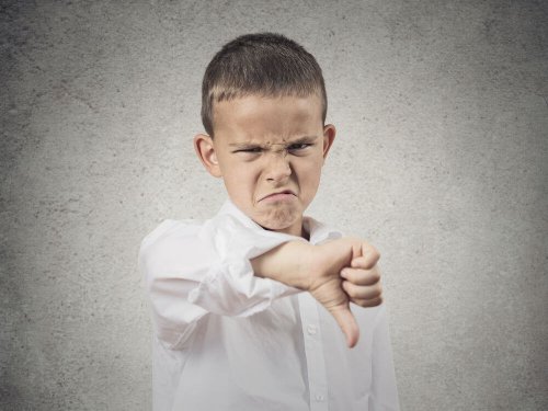 Niño mal comportamiento