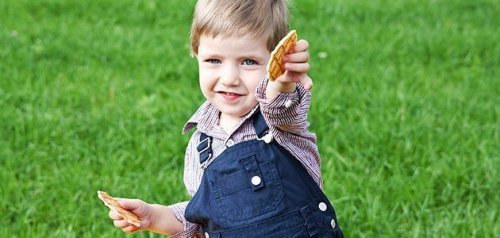 Preparar galletas caseras junto con tu hijo os hará pasar un rato feliz a los dos