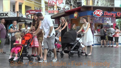 familia en carritos de bebe