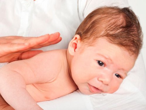 Qué es el reflujo gastroesofágico en los bebés